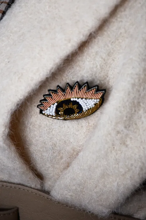 mila and stories OEIL ROSE BROCHE
