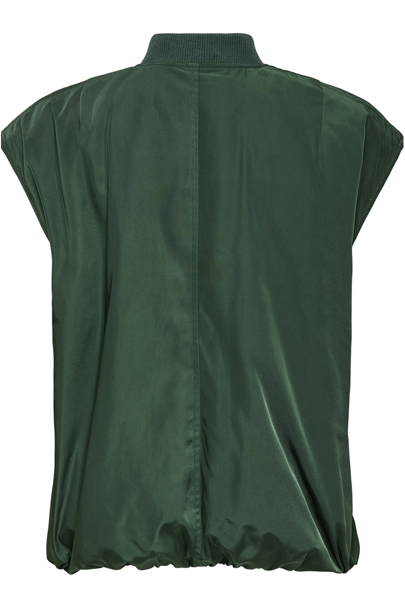 PINE NEEDIE GILETS 2