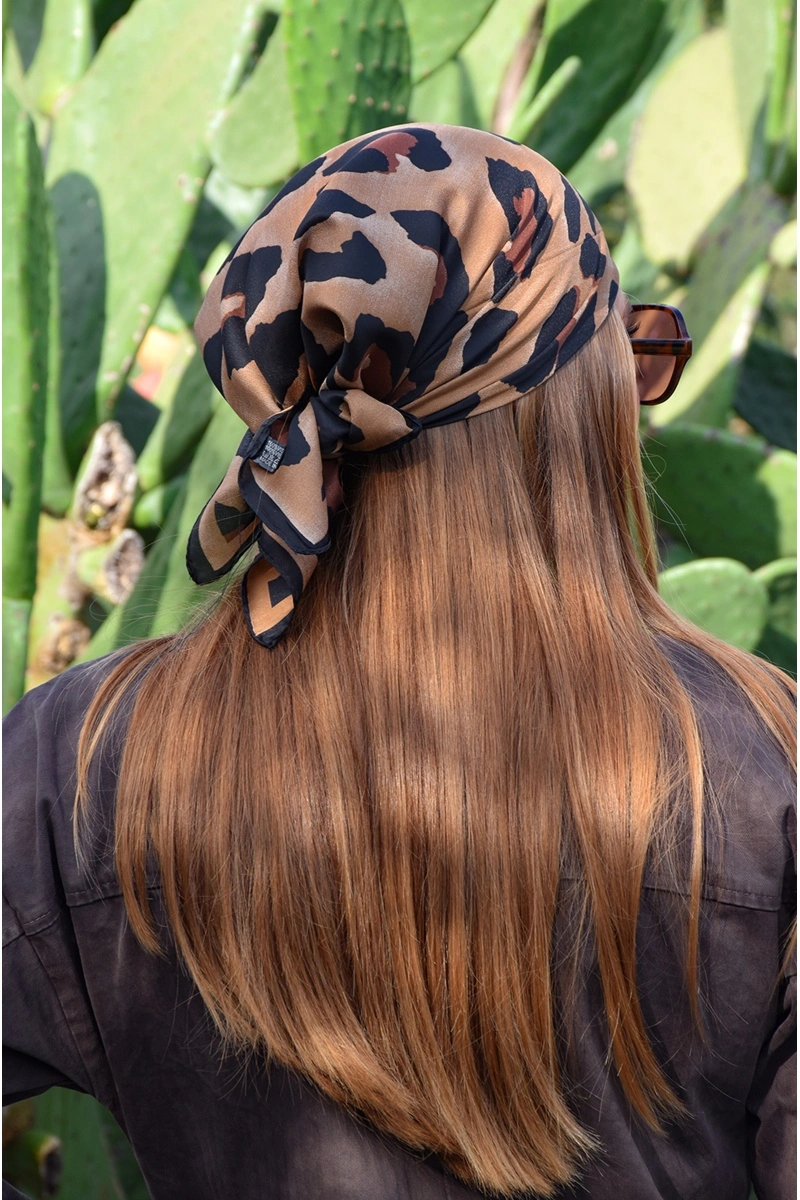 TANG TAMMY LEOPAR CAMEL FOULARD 2