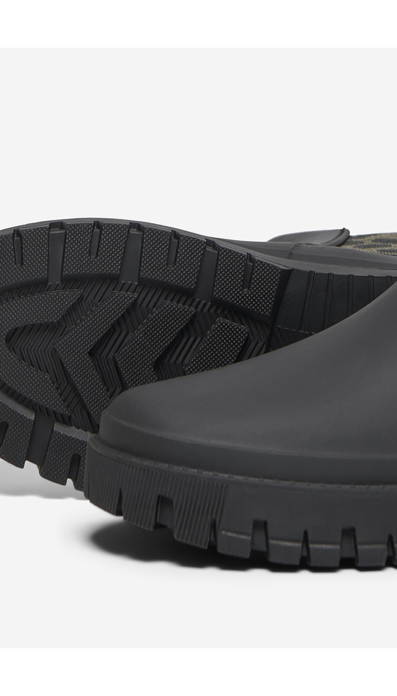 BLACK BOTTES