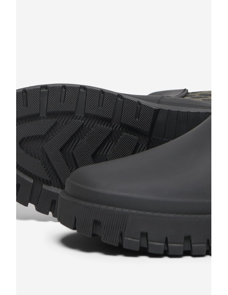 BLACK BOTTES