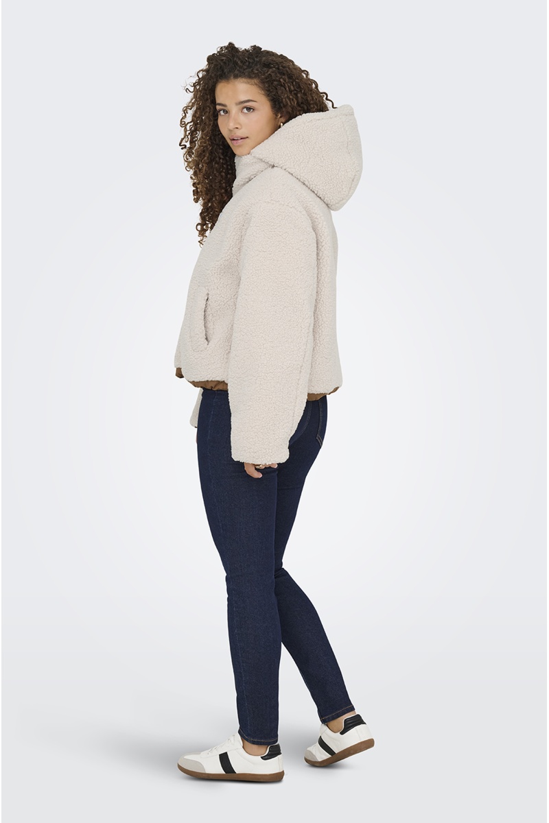 CLOUD WHITE VESTES 2