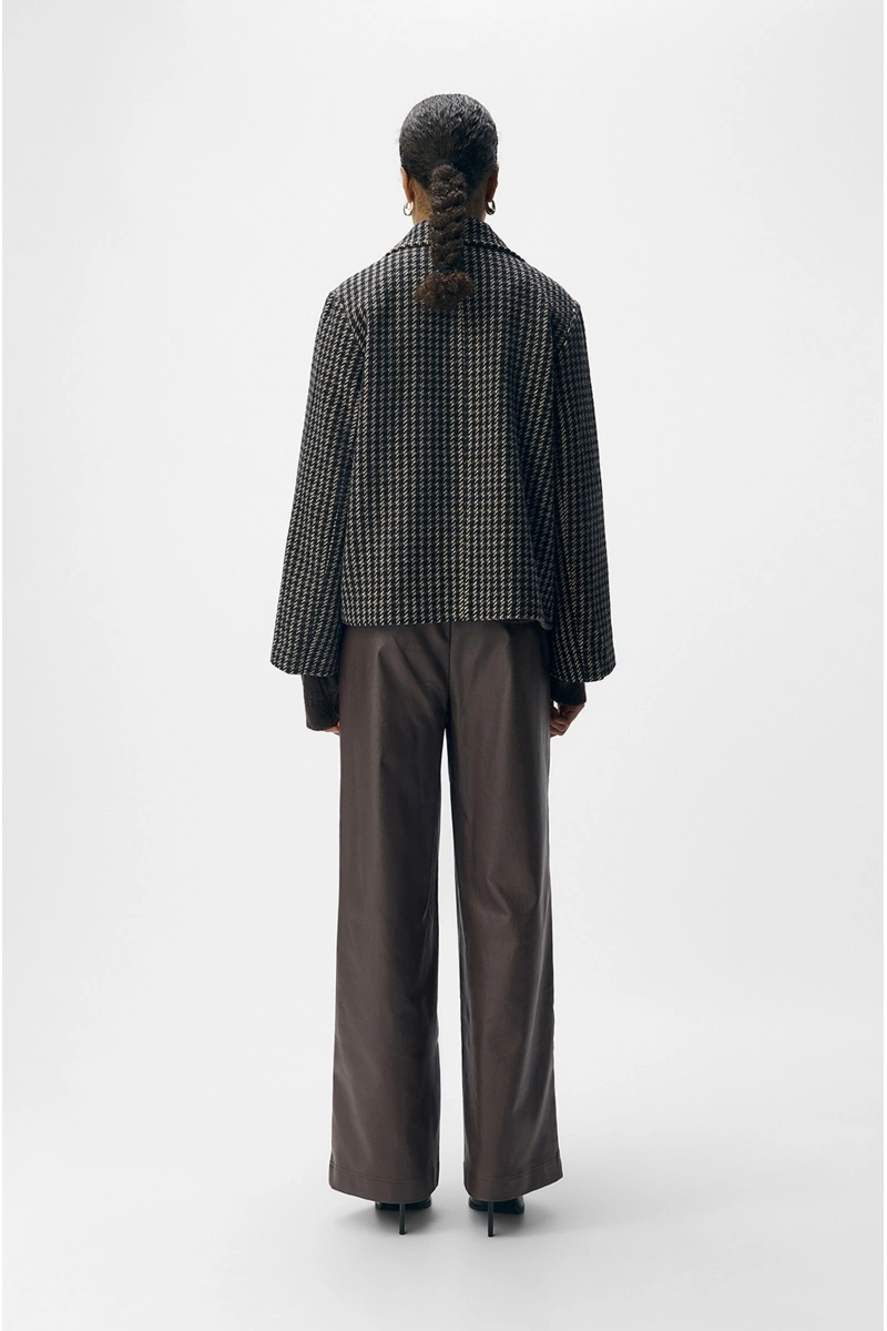 Object Collectors Item  BLACK VESTES 2