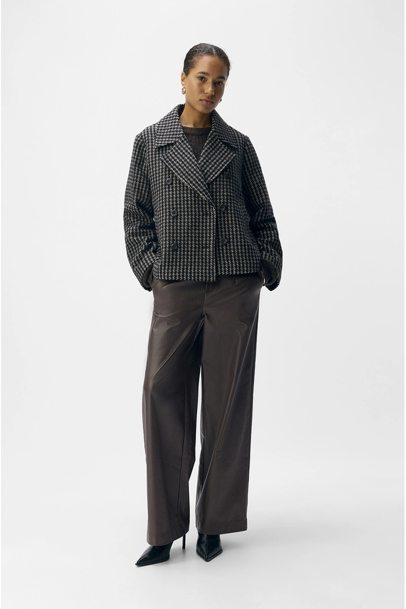 Object Collectors Item  BLACK VESTES