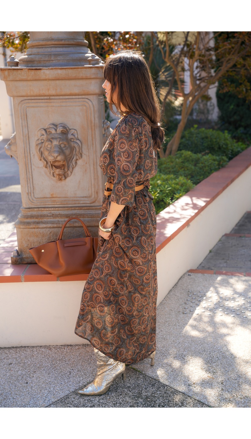 il in april 1986 sas idk IMPRI MARRON ROBES FEMME