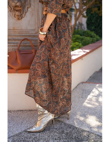 il in april 1986 sas idk IMPRI MARRON ROBES FEMME