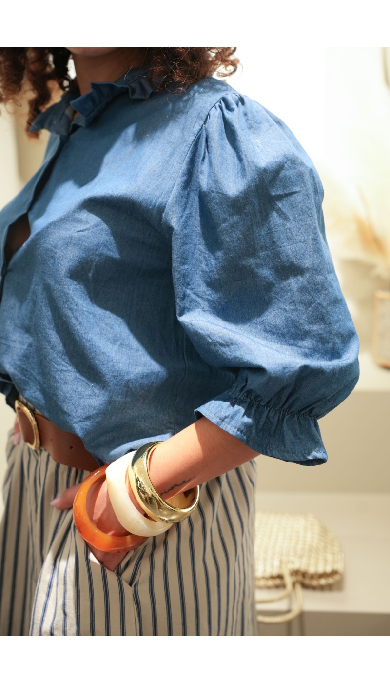 Chemisier femme bleu jean fluide LINDIE – col à volants et coupe droite