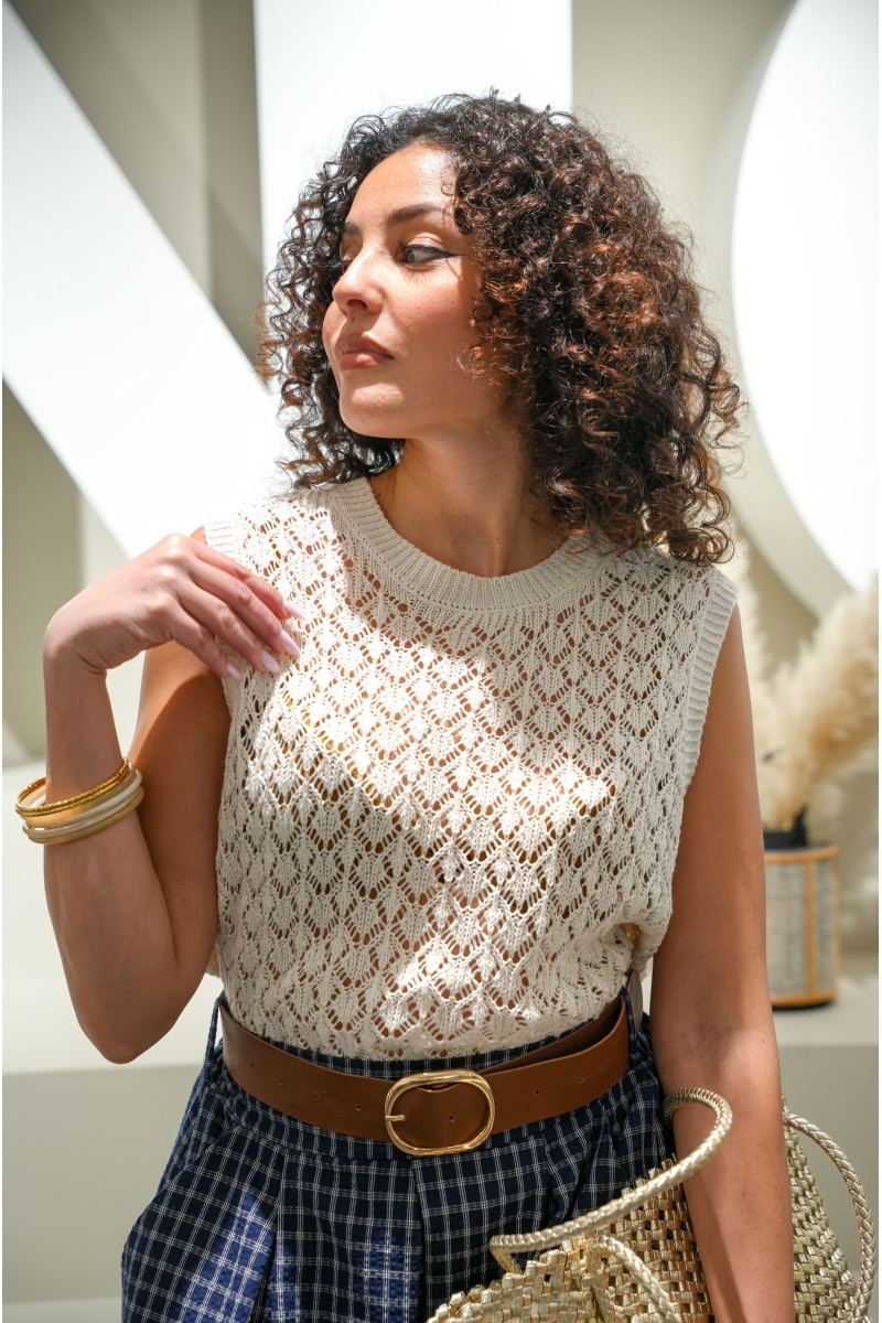 Top femme en macramé écru MOON – col arrondi ajouré sans manches