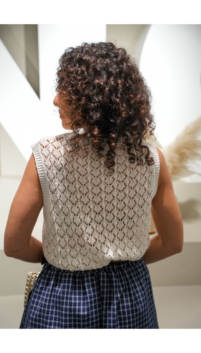 Top femme en macramé écru MOON – col arrondi ajouré sans manches