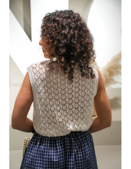 Top femme en macramé écru MOON – col arrondi ajouré sans manches