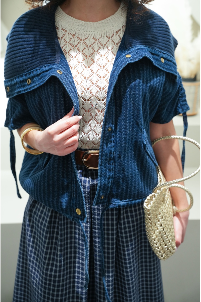 Veste femme marine texturée ORYN – coupe courte oversize sans manches