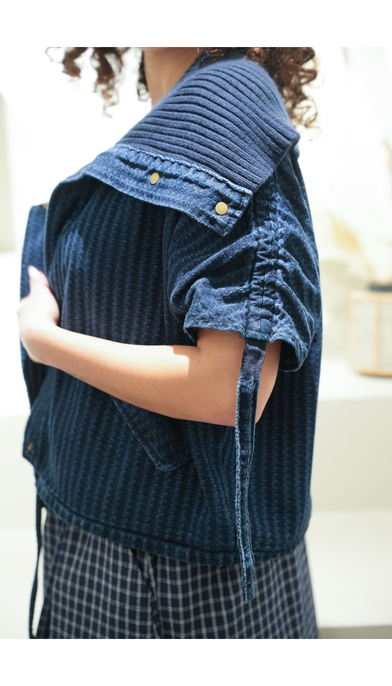 Veste femme marine texturée ORYN – coupe courte oversize sans manches