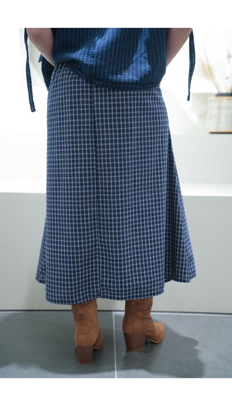 Jupe longue femme à carreaux marine MAYA – coupe évasée avec ceinture