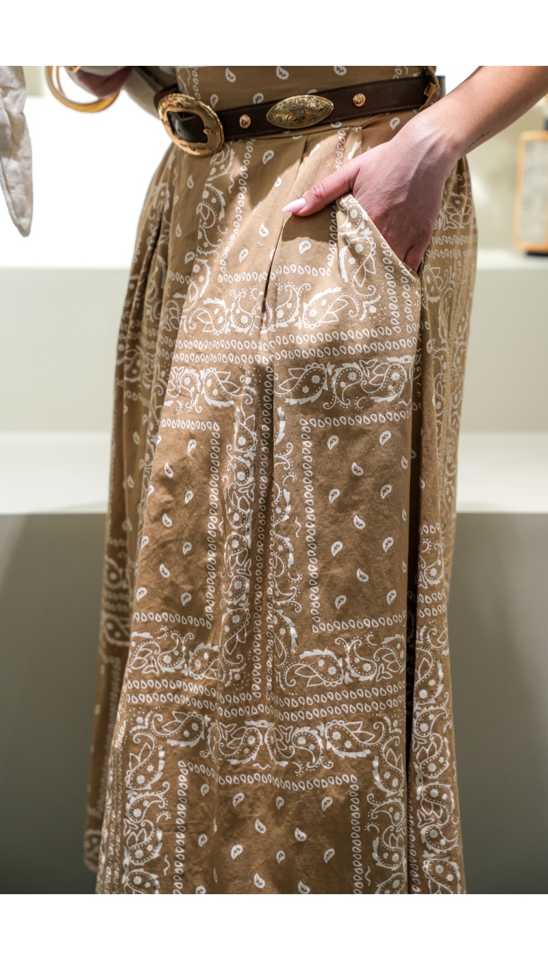 Jupe longue évasée femme OMAHA – motif bandana beige, coupe confortable