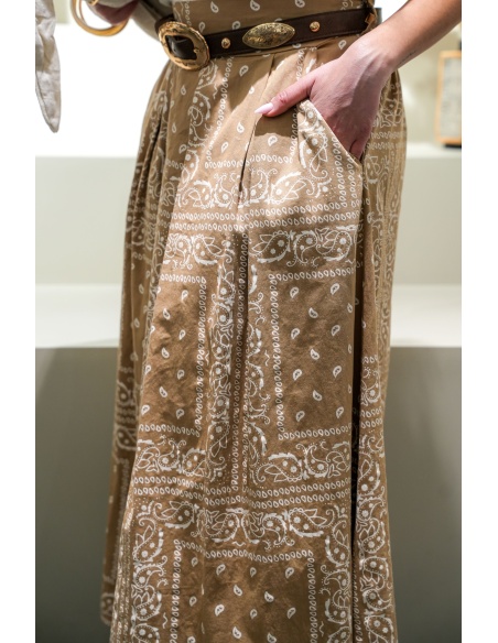 Jupe longue évasée femme OMAHA – motif bandana beige, coupe confortable