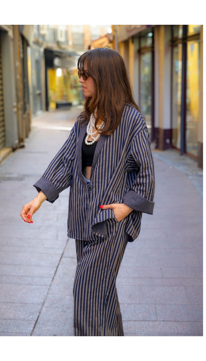 Johanna OUPY Chaqueta de rayas azul marino - Elegancia femenina