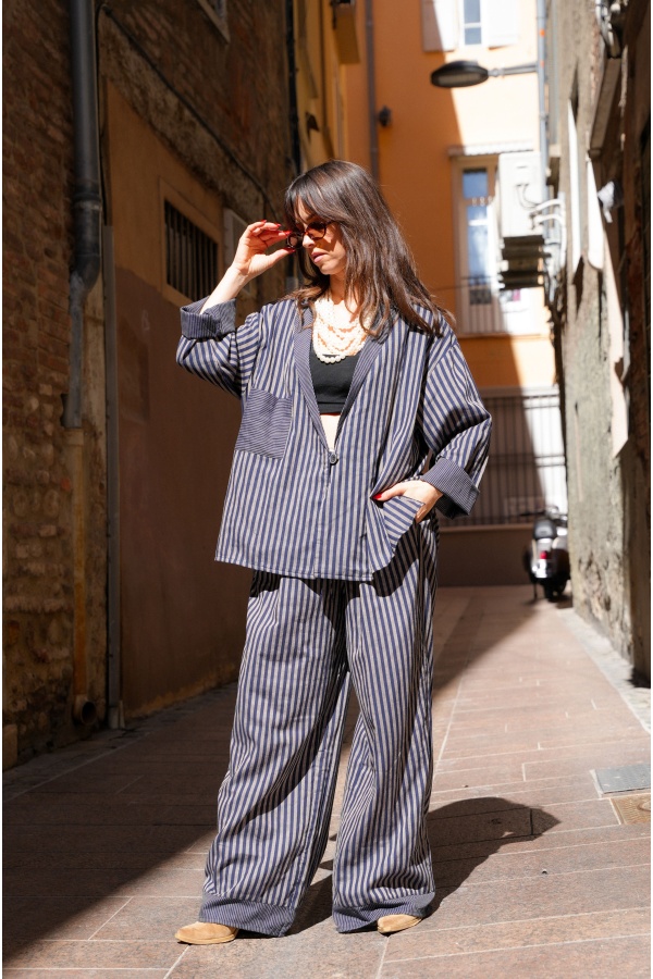 Johanna OUPA Pantalón de rayas azul marino - Elegancia femenina 2