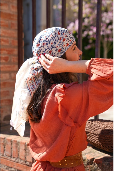 Grand Foulard Fleurs Marine TIA - Accessoire floral chic 2