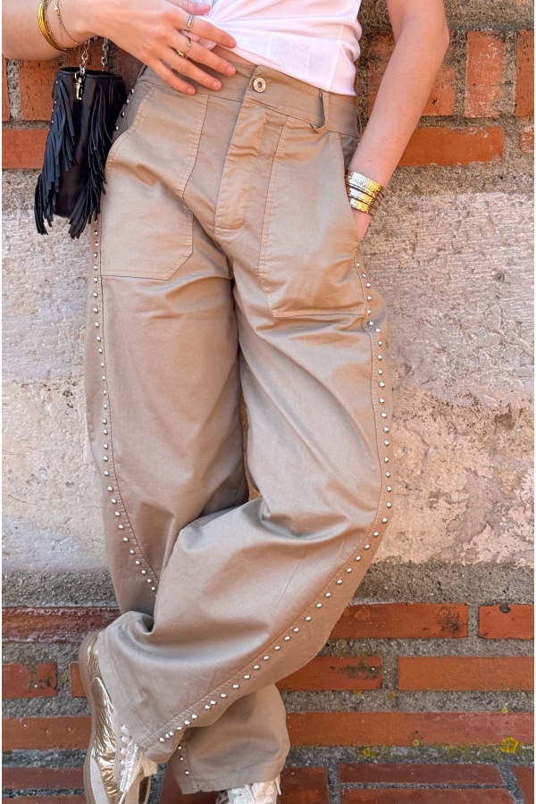 KAROL Kamelfarbene Nietenhose 2