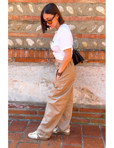 Pantalón KAROL Camel con Tachuelas