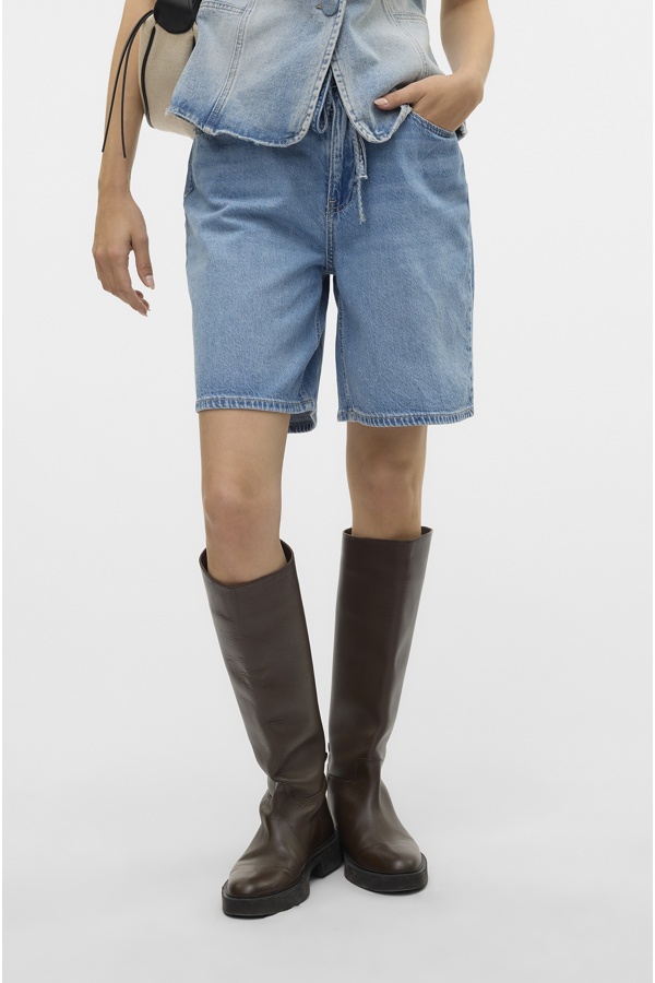 Hellblaue Denim-Jeansshorts VMVILLA 2