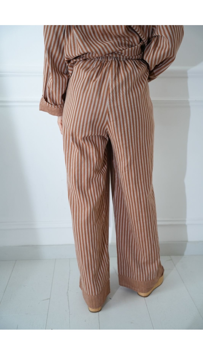 Pantalón Rayas Óxido Johanna OUPA - Elegancia y Estilo