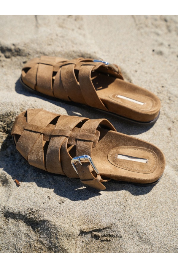 Camel NOE Flat Crossover Sandals