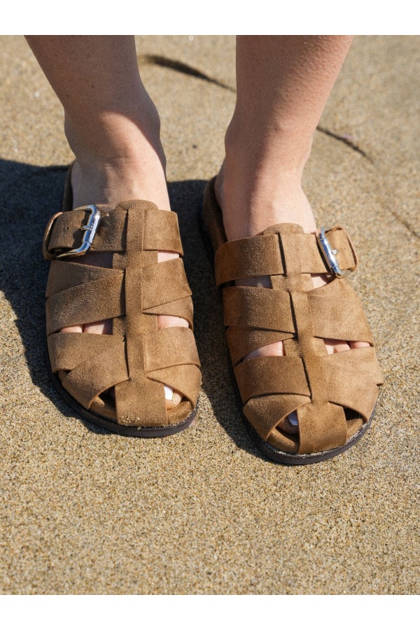 Camel NOE Flat Crossover Sandals 2