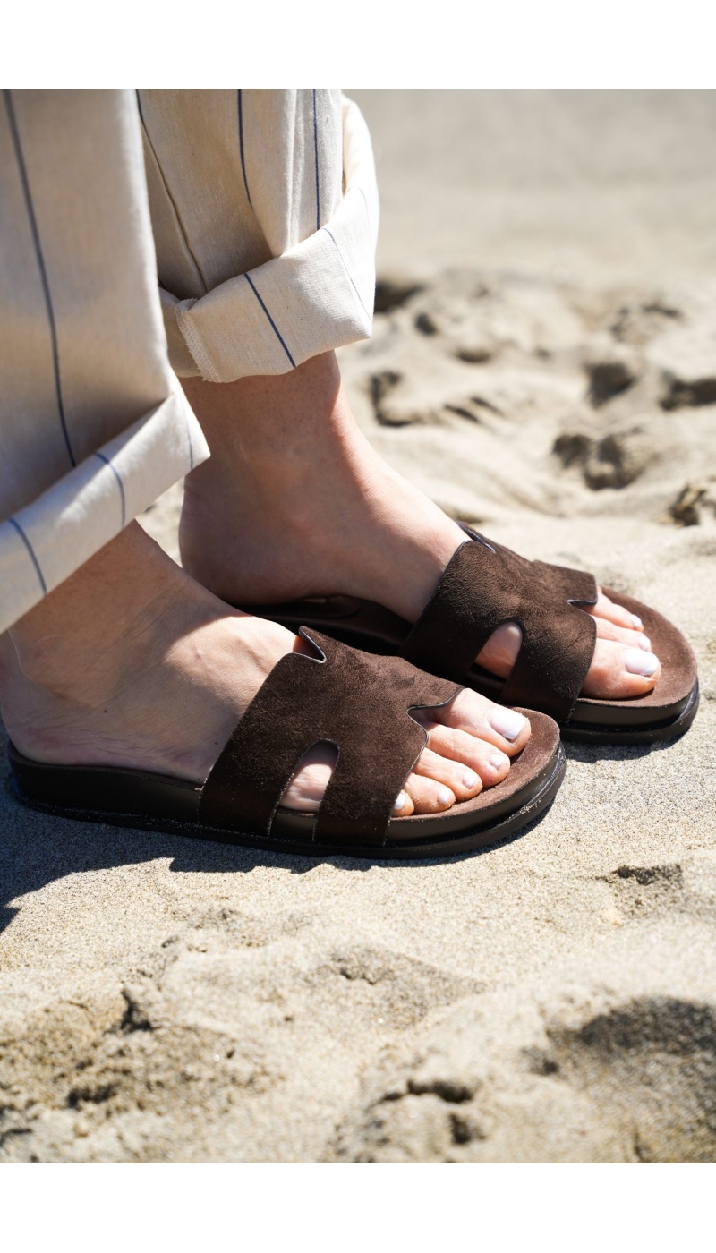 ELIANE Café Crossed Sandals - Elegance and Comfort