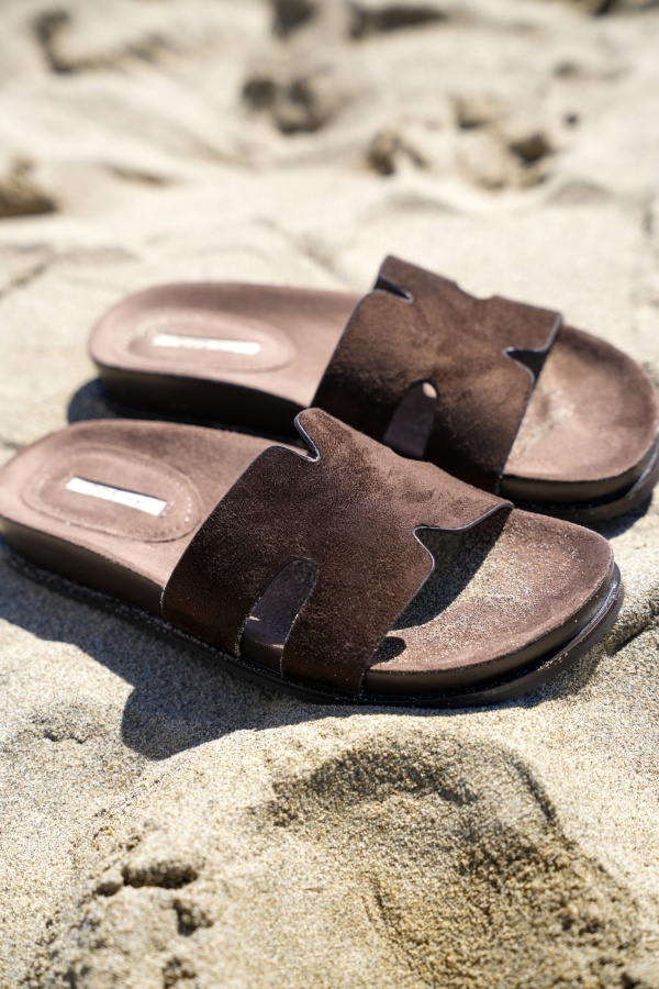 ELIANE Café Crossed Sandals - Elegance and Comfort