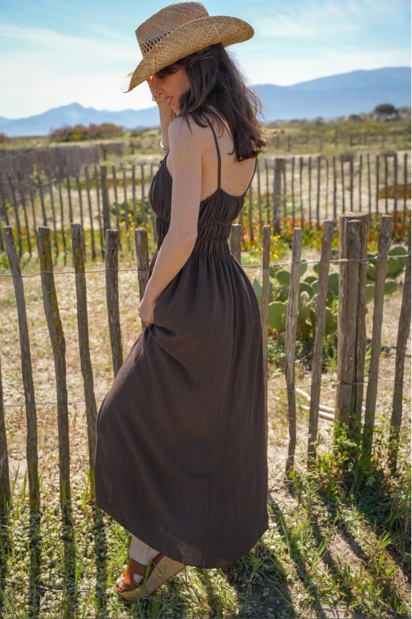 Vestido Tirantes Marrón ADELE - Elegancia y Comodidad en Casa 2