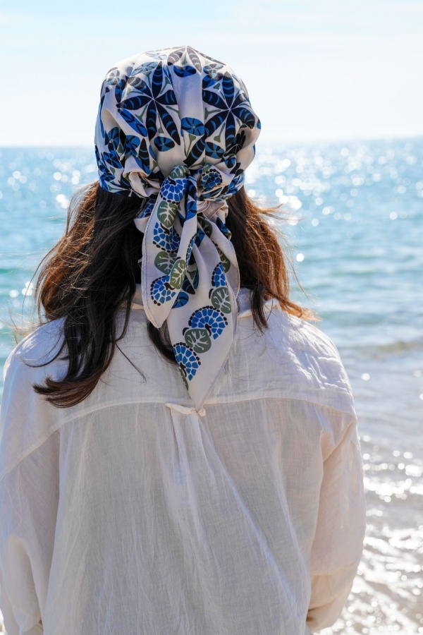 Foulard Carré Imprimé ZITA - Élégance et Style Chic 2