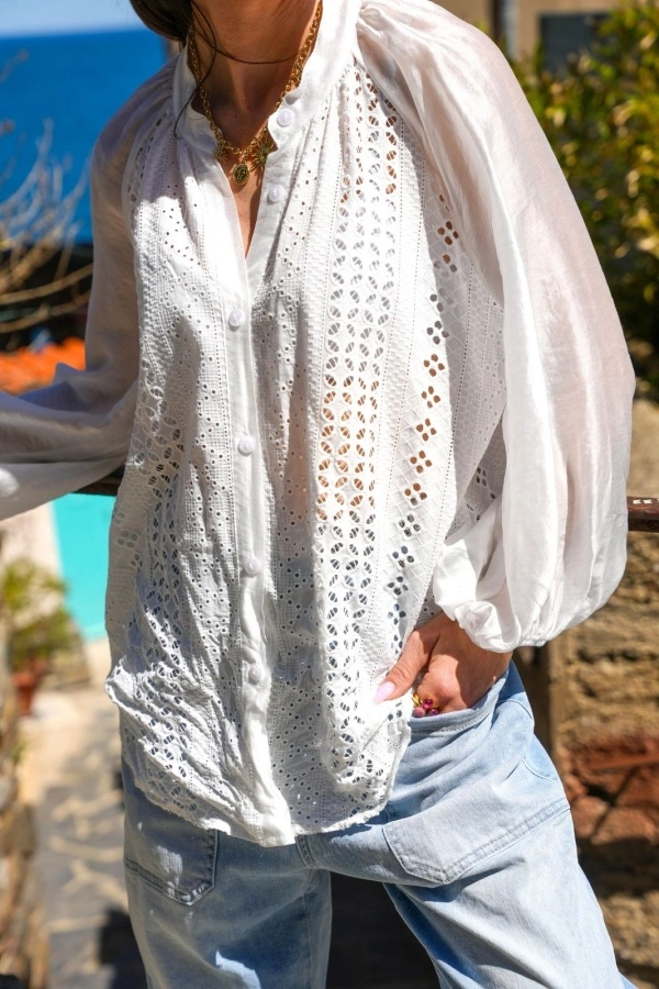 Chic Chemisier Brodé Blanc - Élégance et Style à la Maison 2