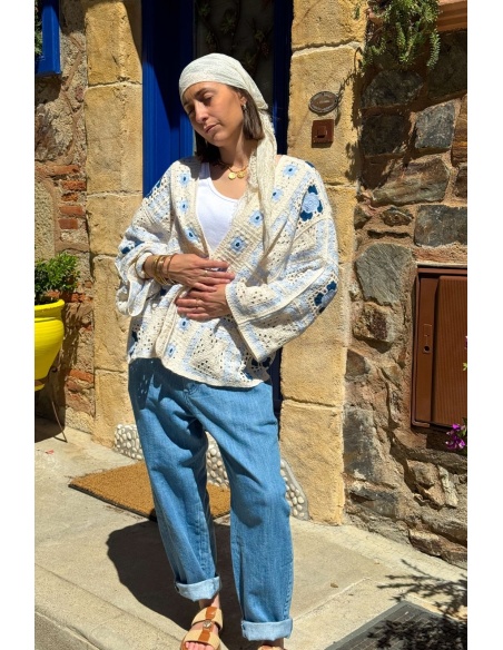 Gilet Crochet Fleurs Bleues PINOU - Élégance Artisanale