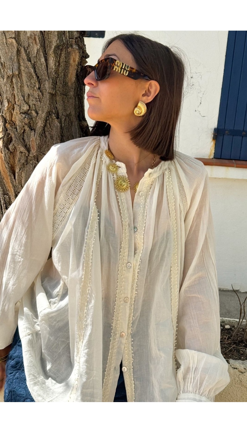 Chemisiers écru : des styles chics pour toutes les occasions