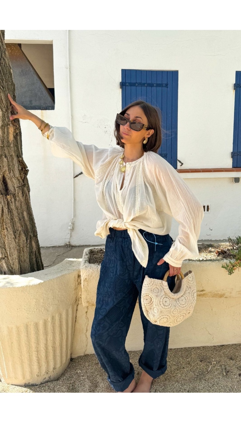 Chemisiers écru : des styles chics pour toutes les occasions