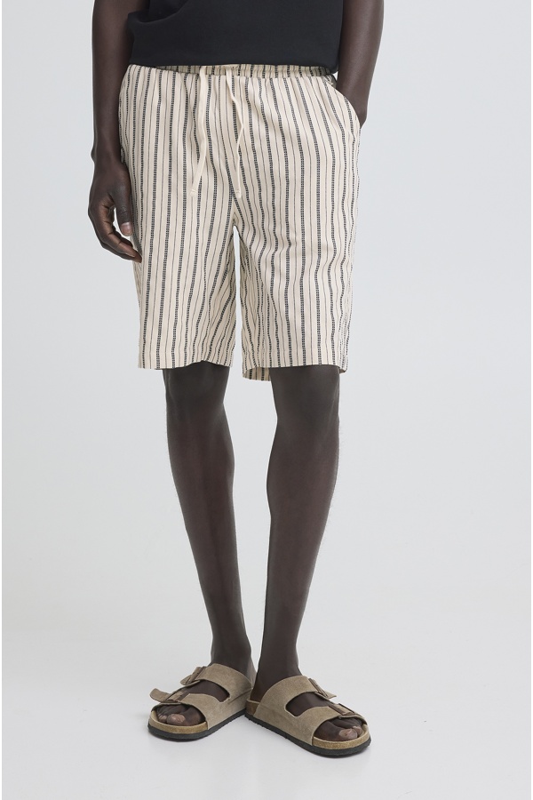 HERREN-SHORTS MIT BEIGEM PRINT 2