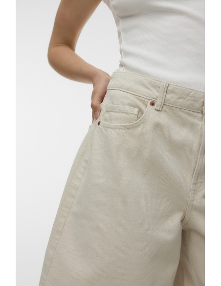 VERO MODA ECRU SHORTS