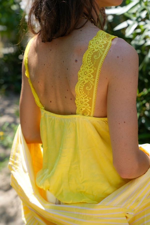 DEBARDEUR DENTEL JAUNE 2