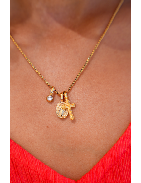 Colliers Croix Doré E26 - Bijoux élégants pour toutes les occasions