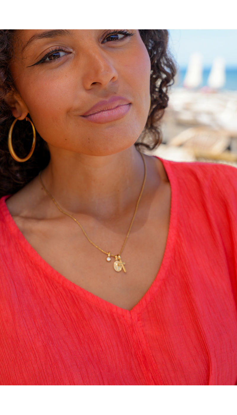 Colliers Croix Doré E26 - Bijoux élégants pour toutes les occasions