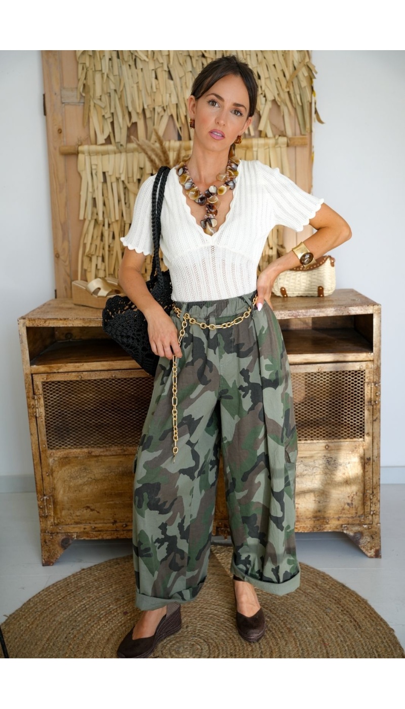 Khakifarbene Hose mit Militärdruck JEANNE