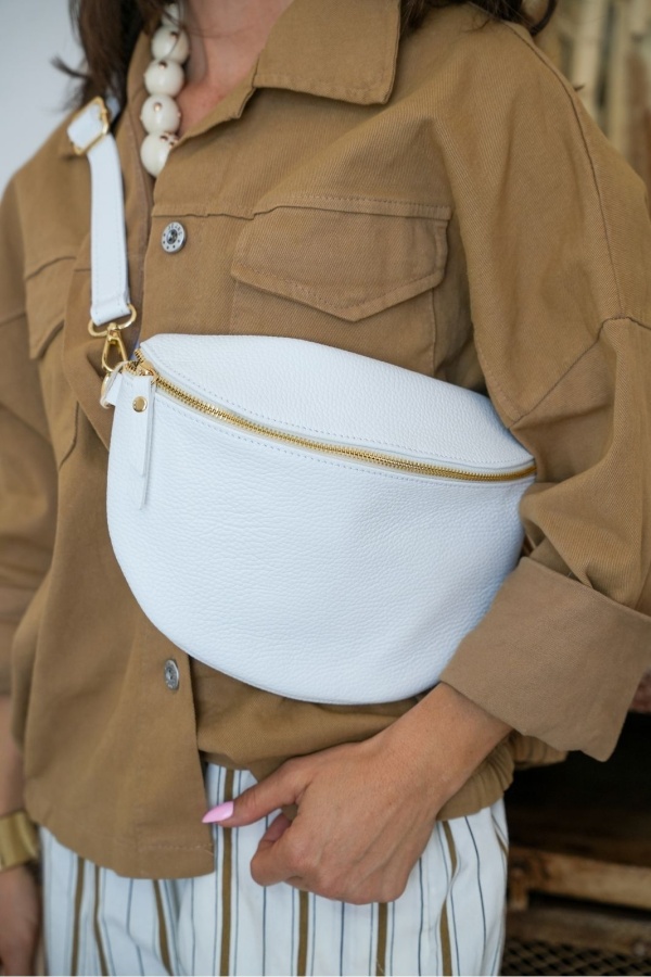 Chic WHITE POUCH E26 - ¡Mejora tu estilo hoy!