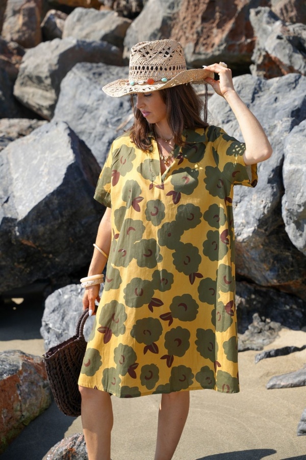 SINI Blumenkleid in Khaki/Senf