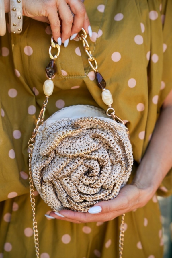 Pochette Fleur Ecru BERLIANE - Accessoire Chic & Élégant 2