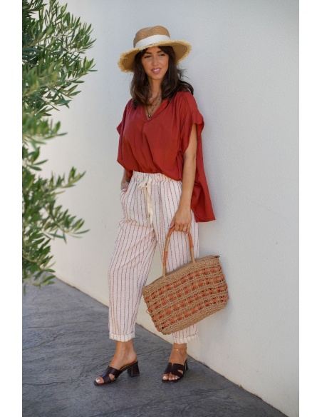 Pantalon Rayé Rouge ROSY - Élégance et Confort à Domicile