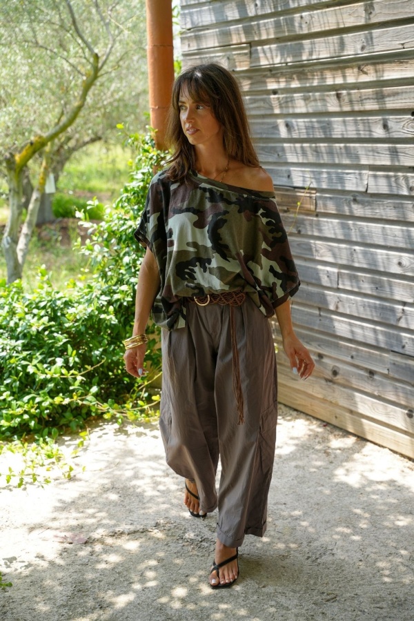 Johanna GUARDIA Military T-shirt Johanna - 1 | Welcome 2