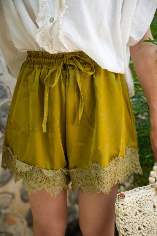 Short Imprimé Vert Dentelle SCIACCA - Élégance Printanière