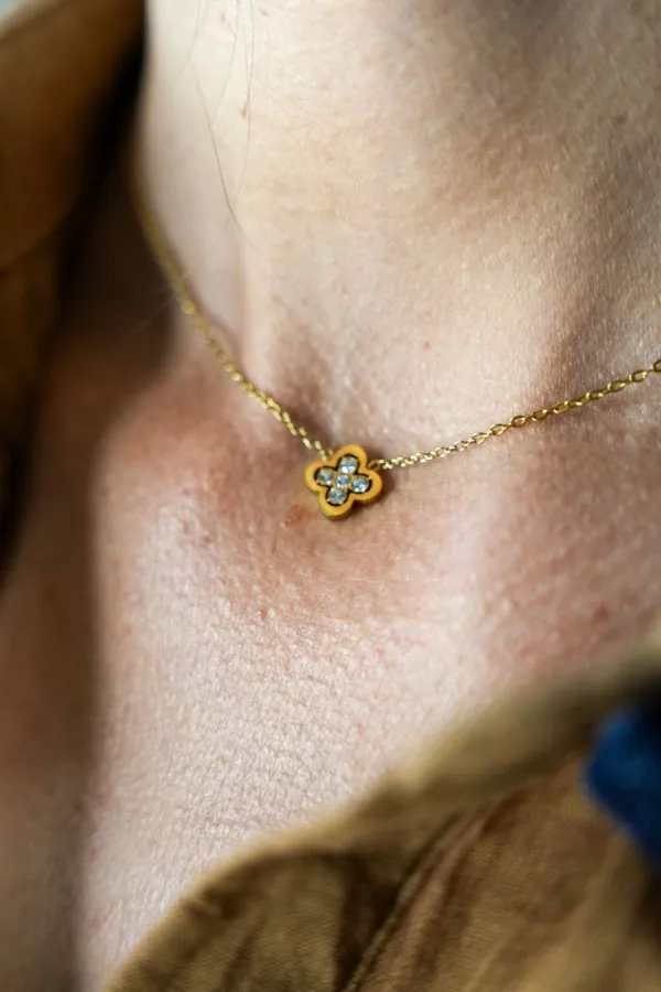 Collier Fin Fleurs Dorées CHIARA Noho - 1 | Accueil 2