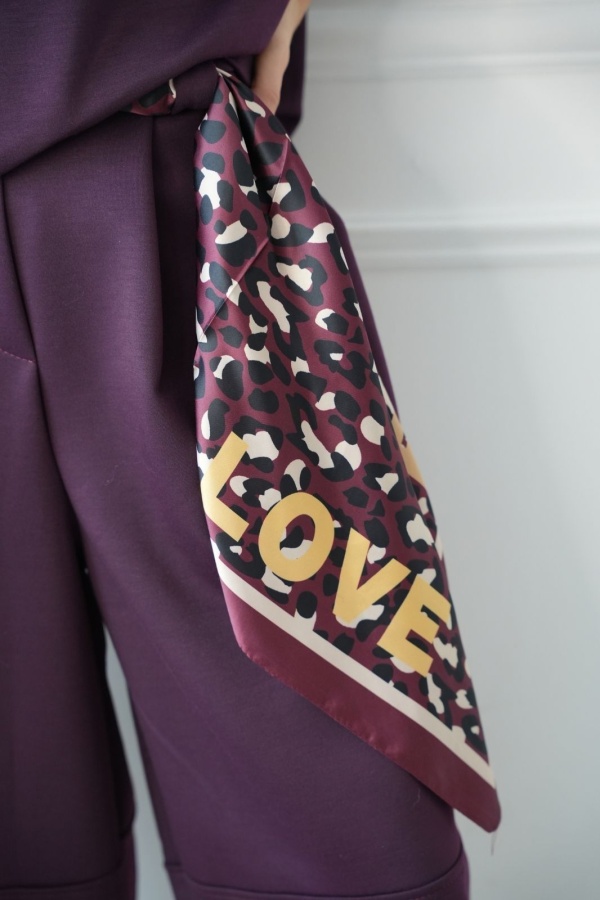 FOULARD LOVE PRUNE H26 Noho - 1 | Welcome